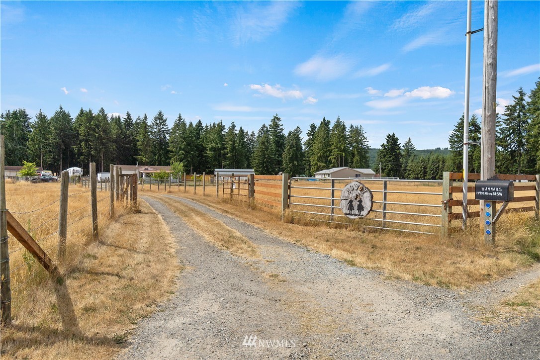 17403 Albany Street Southwest Rochester, WA 98579 - Photo 4 of 35