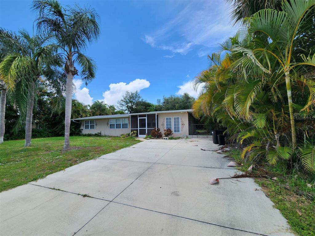 385 Pelican Road Venice, FL 34293 - Photo 2 of 45