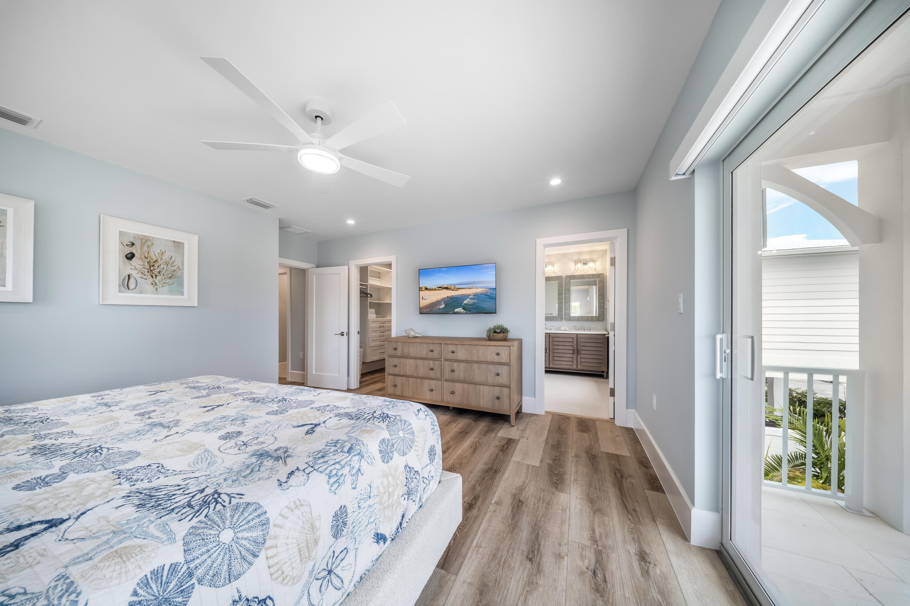 818 39th Street Marathon, FL 33050 - Photo 21 of 22 a bedroom with a large bed and a window