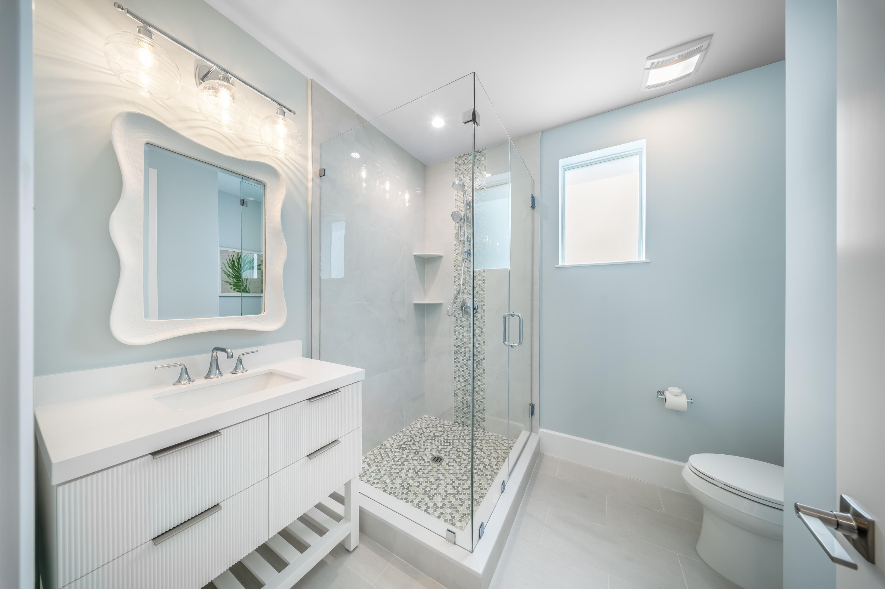 818 39th Street Marathon, FL 33050 - Photo 7 of 22 a bathroom with a sink a toilet and shower