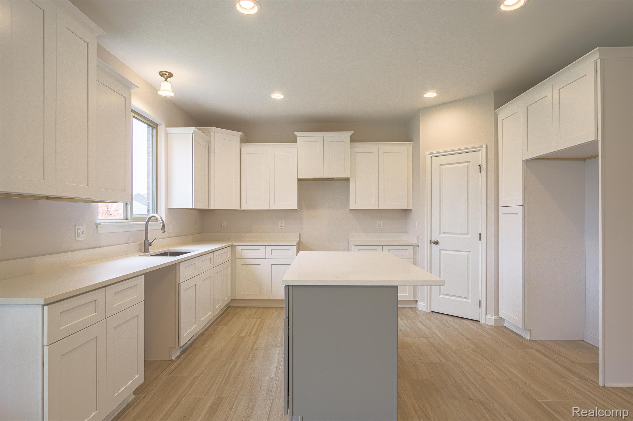 21941 Rustic Drive Macomb, MI 48044 - Photo 17 of 52 Gallery Image 17