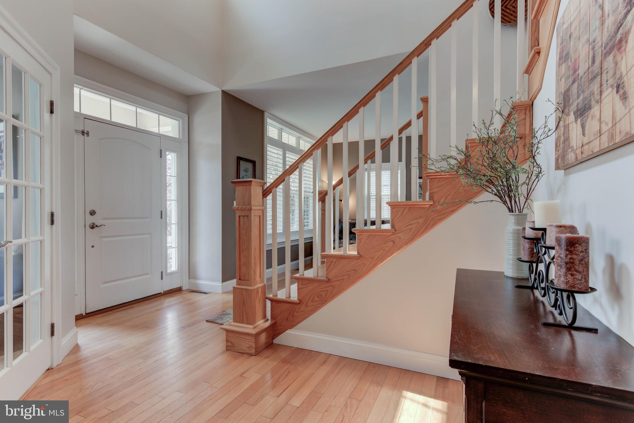 6 Chetwynd Road Paoli, PA 19301 - Photo 3 of 25 2-story Entrance Hall with oak staircase