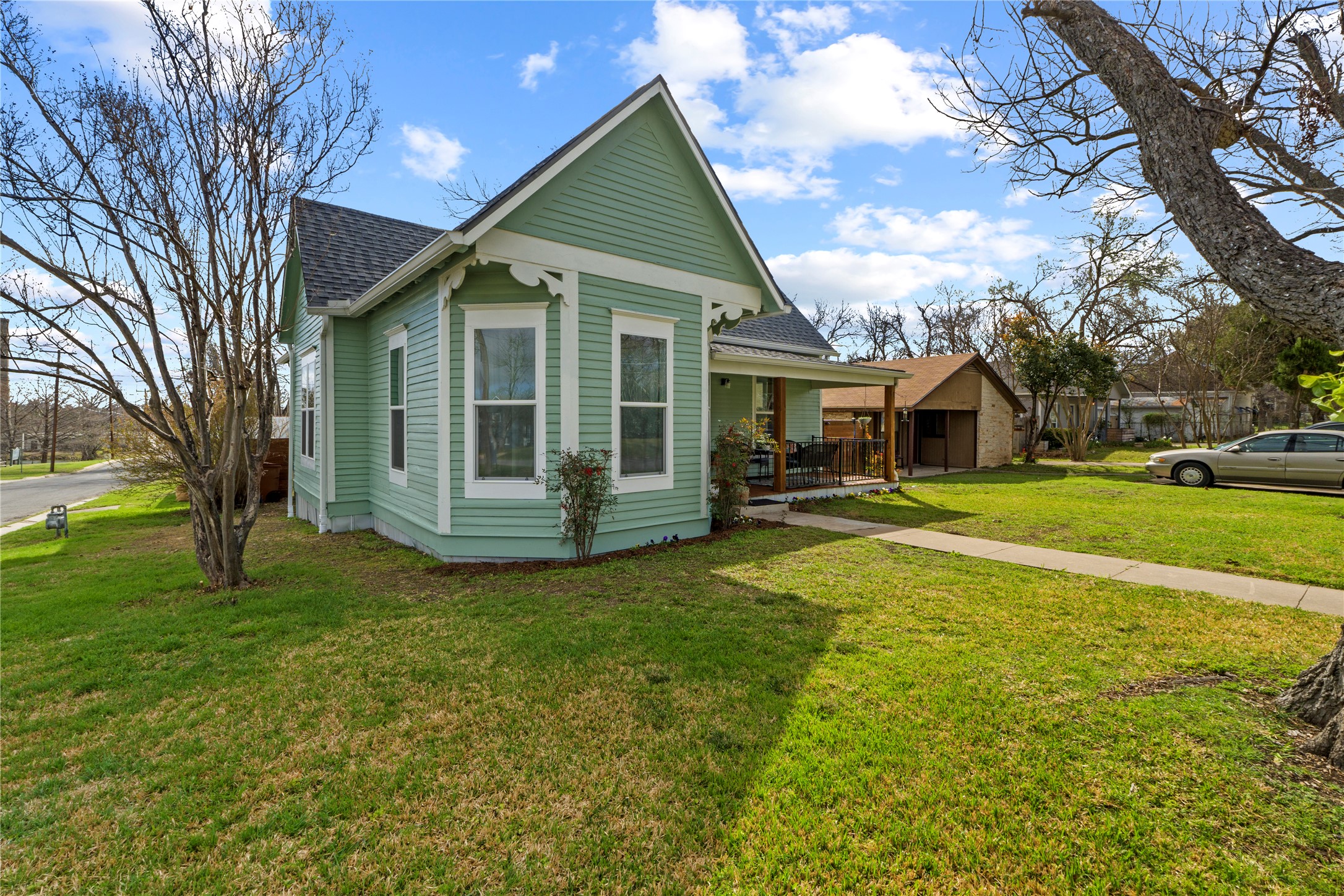 1120 Vance Street Taylor, TX 76574 - Photo 4 of 40 Murphy Park and Lake across the street!