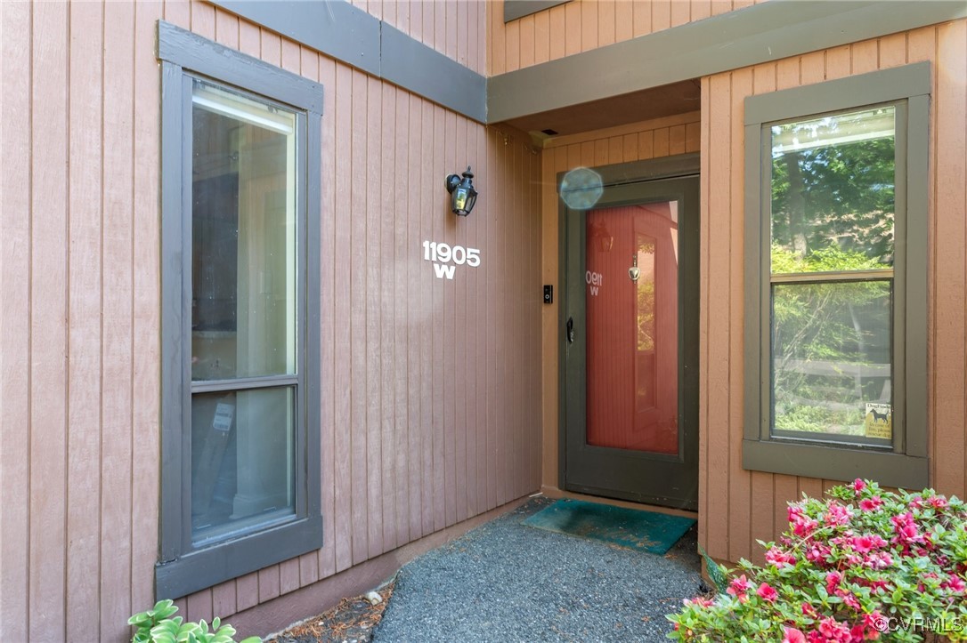 11905 West Briar Patch Drive Midlothian, VA 23113 - Photo 4 of 49 Come on in!