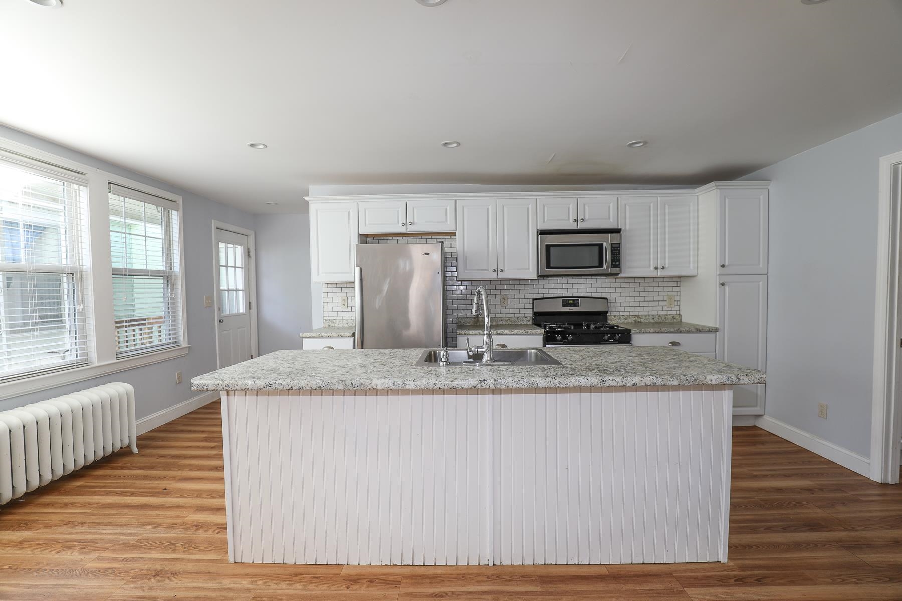 27 Blodget Street Manchester, NH 03104 - Photo 4 of 60