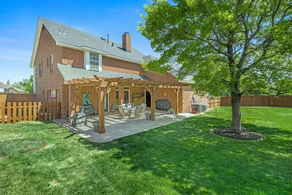 a view of a yard with a tree
