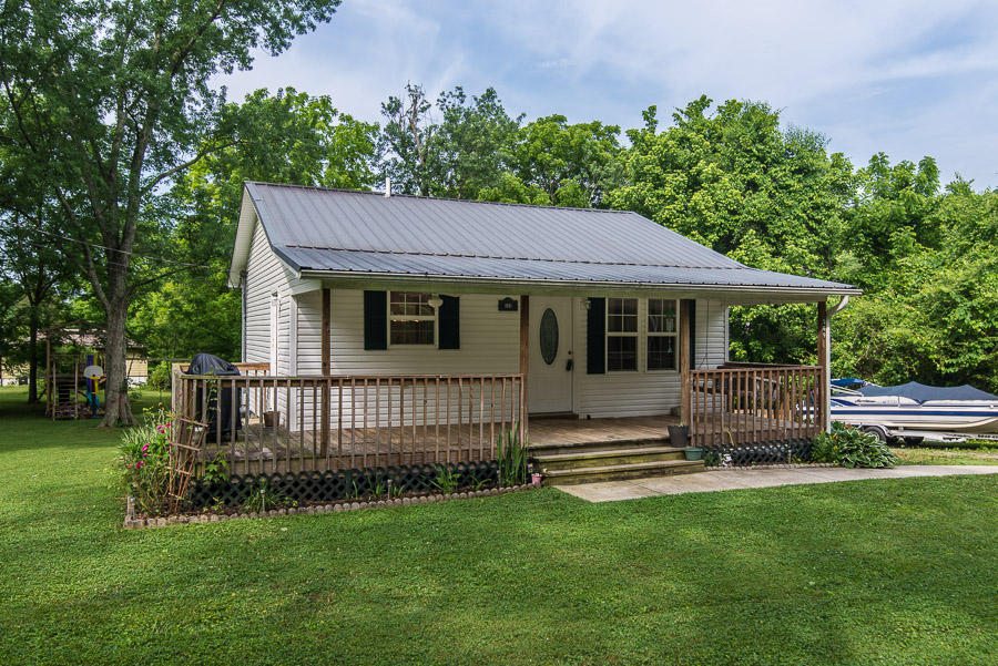 569 Cherokee Avenue Clinton, TN 37716 - Photo 1 of 18 JBP_2717