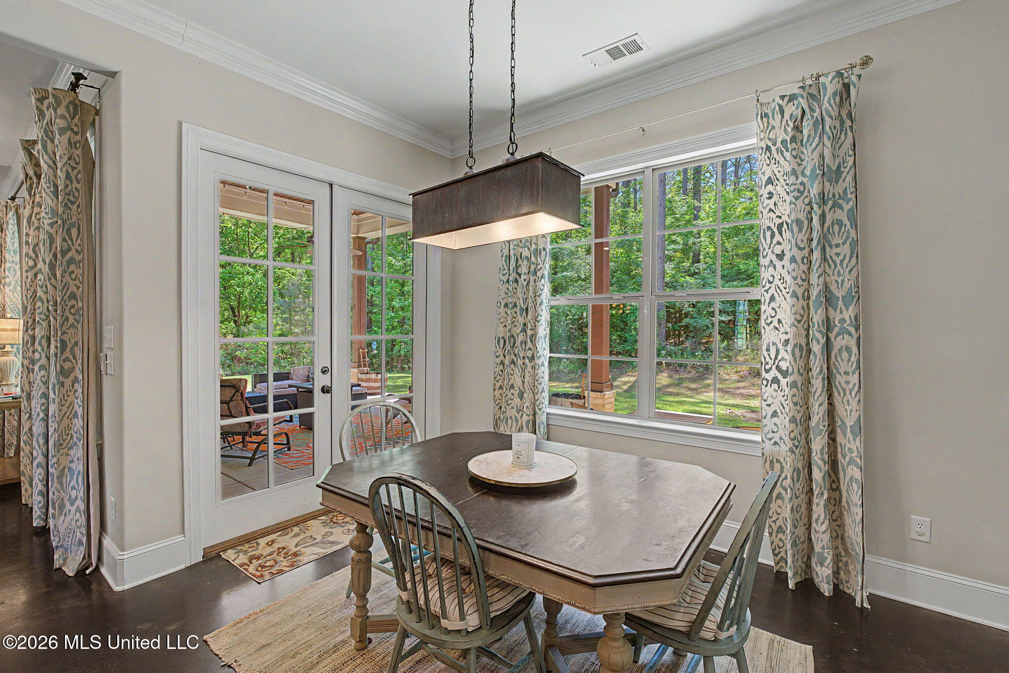 223 Fawn Cove Hernando, MS 38632 - Photo 18 of 53 Eat in kitchen leading to patio