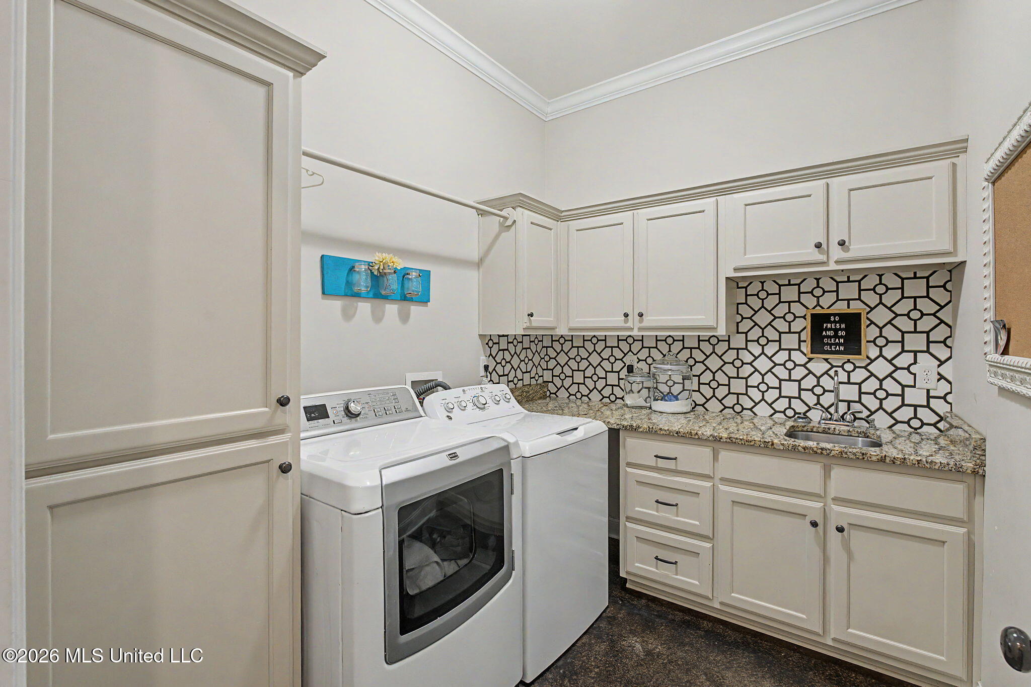 223 Fawn Cove Hernando, MS 38632 - Photo 26 of 53 Laundry room