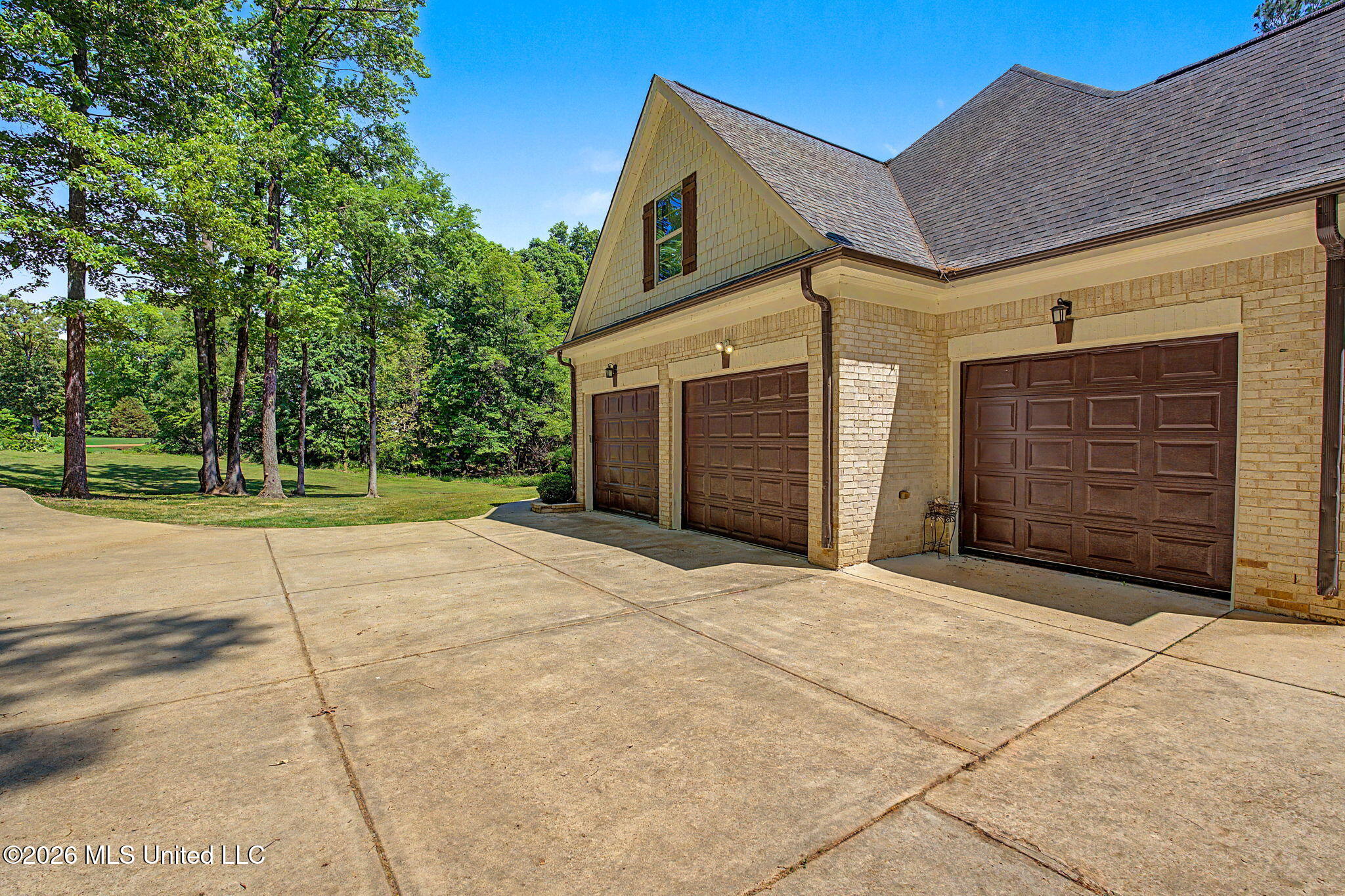 223 Fawn Cove Hernando, MS 38632 - Photo 5 of 53 Tons of parking