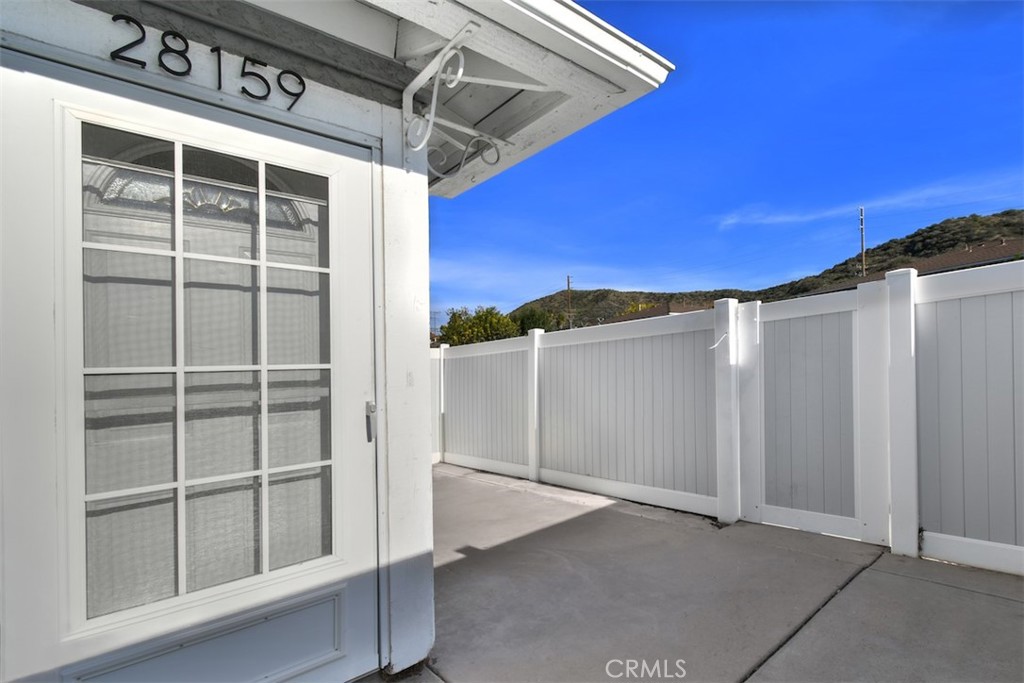 28159 Robin Avenue Saugus, CA 91350 - Photo 3 of 39