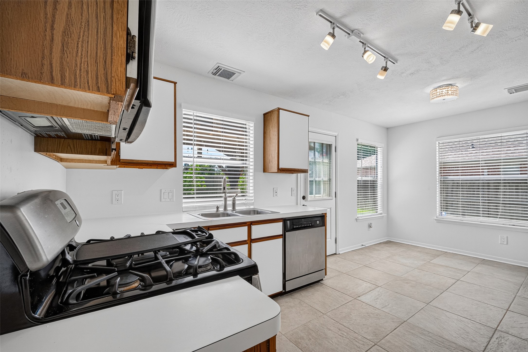 1806 Oak Ridge Drive Kemah, TX 77565 - Photo 15 of 38