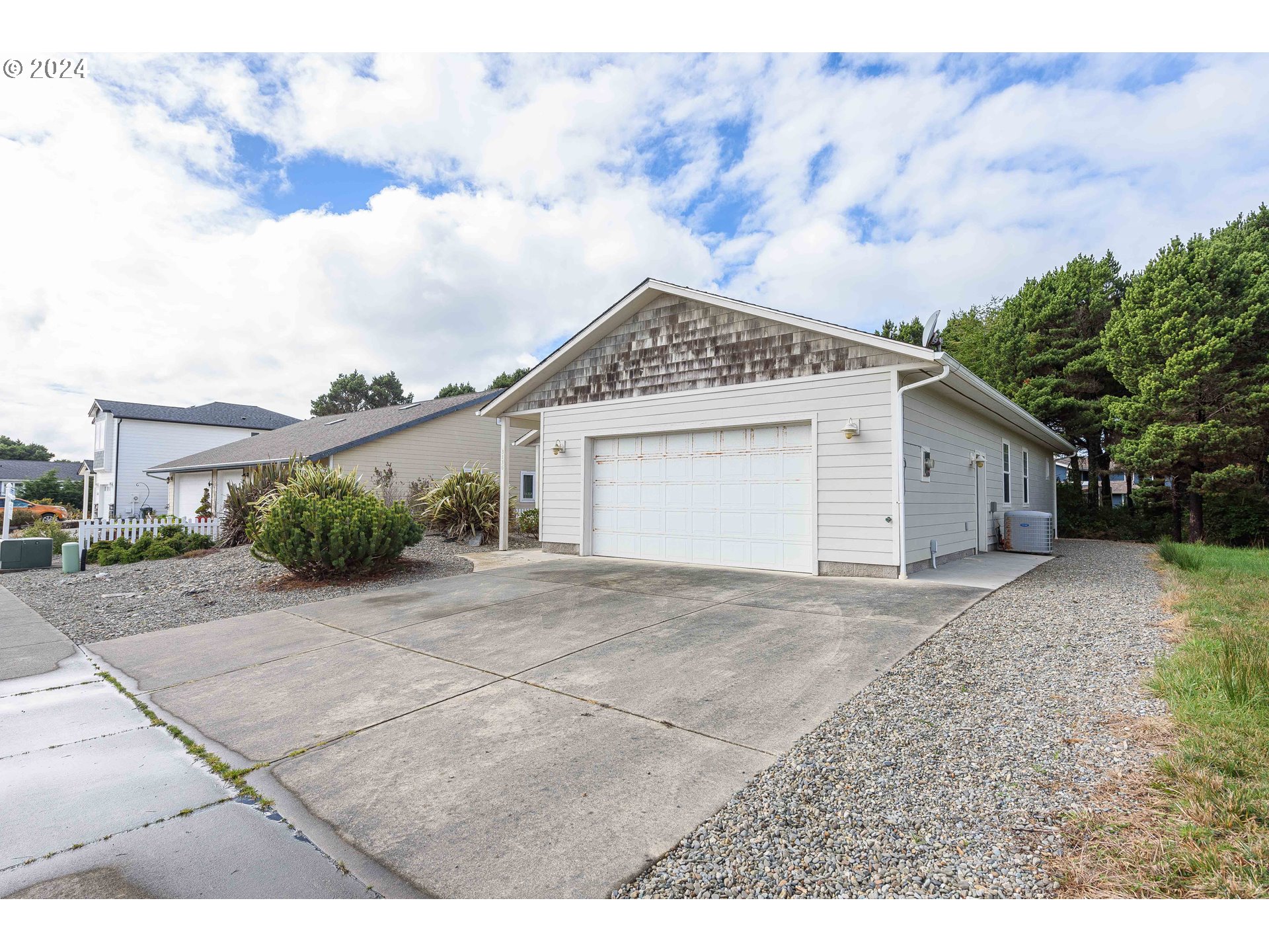 3136 Periwinkle Lane Southwest Bandon, OR 97411 - Photo 3 of 39 Gallery Image 3