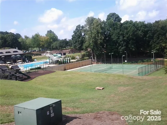 a view of a tennis court