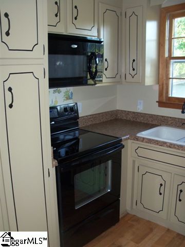 20 Owens Road Taylors, SC 29687 - Photo 3 of 19 Gallery Image 3