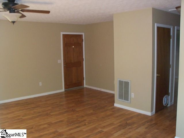 20 Owens Road Taylors, SC 29687 - Photo 5 of 19 Gallery Image 5