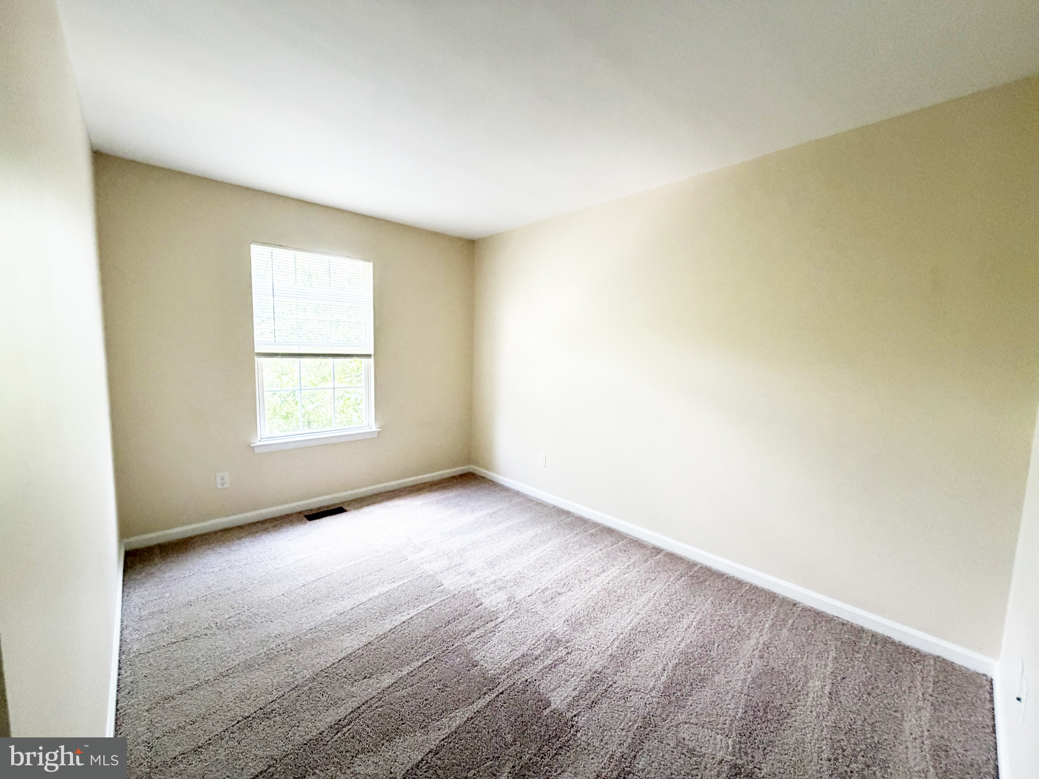 39 Chartwell Court Perryville, MD 21903 - Photo 24 of 37 L-shaped entry for 3rd Bedroom