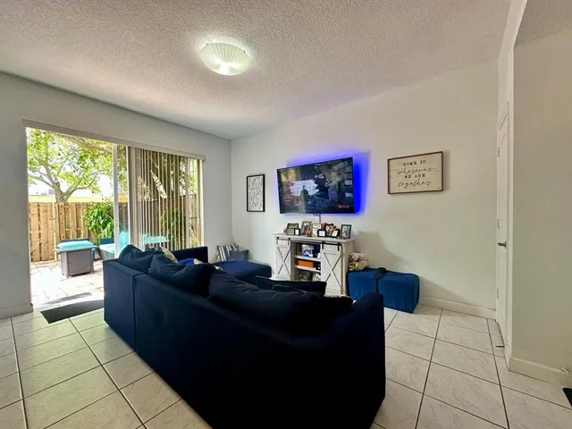 $575,000 | 11964 Southwest 81st Lane, Unit 11964, Miami, FL 33183