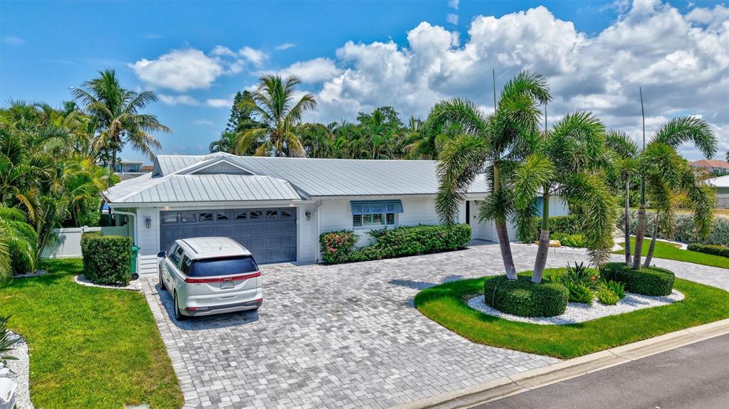 571 Ranger Lane Longboat Key, FL 34228 - Photo 4 of 89 Gallery Image 4