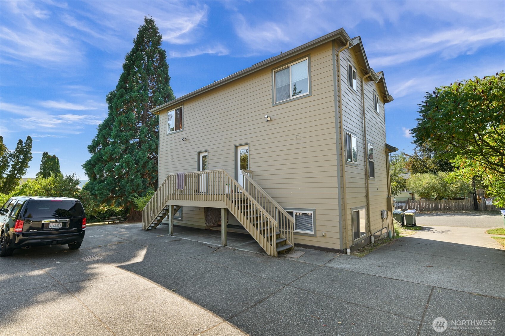923 24th Street Bellingham, WA 98225 - Photo 21 of 38 a house view with a garden space