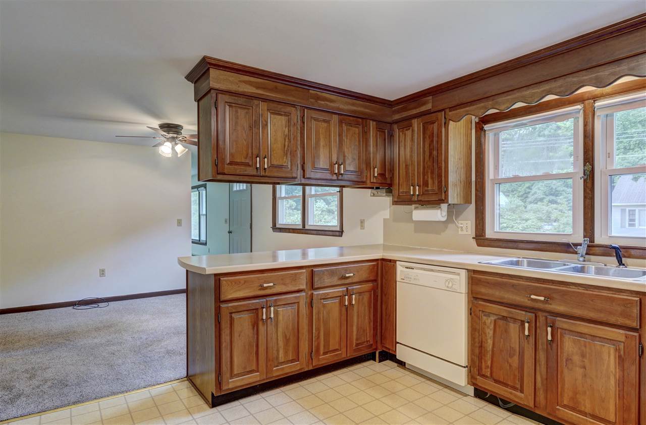 18 Hideaway Road Nashua, NH 03064 - Photo 3 of 17