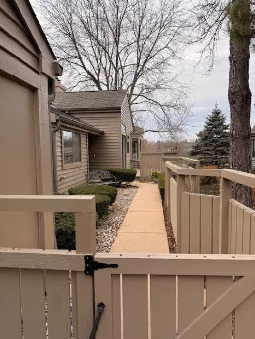 924 Shoreline Road Lake Barrington, IL 60010 - Photo 4 of 32 Gallery Image 4