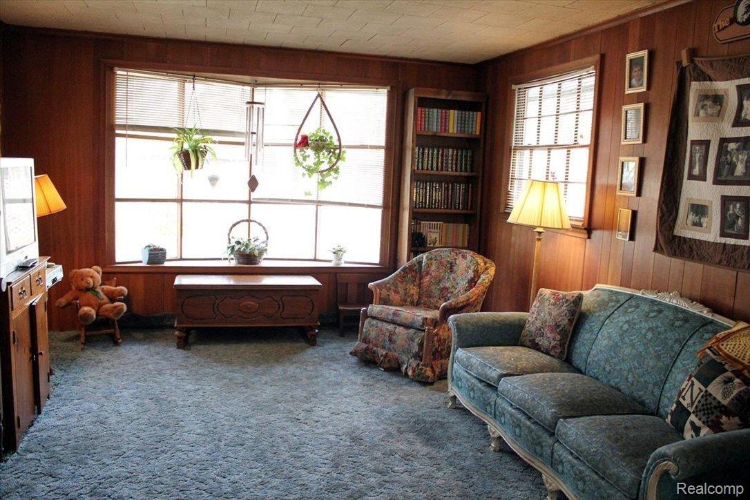 16605 Huntington Road Detroit, MI 48219 - Photo 11 of 11 Family Room
