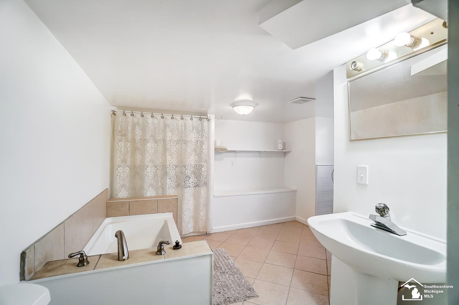 12736 Beaver Street Carleton, MI 48117 - Photo 35 of 46 50094981-34.JPG