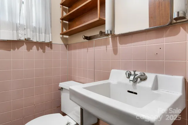 a view of a indoor garage