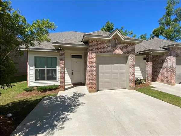 $1,950 | 712 Heavens Drive, Unit C, Mandeville, LA 70471