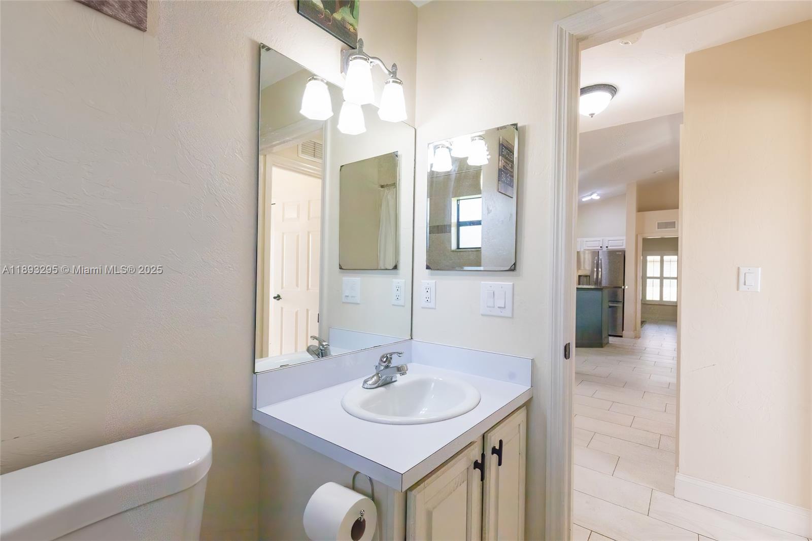 36 Quail Roost Road Lake Placid, FL 33852 - Photo 34 of 48 a bathroom with a sink and a mirror