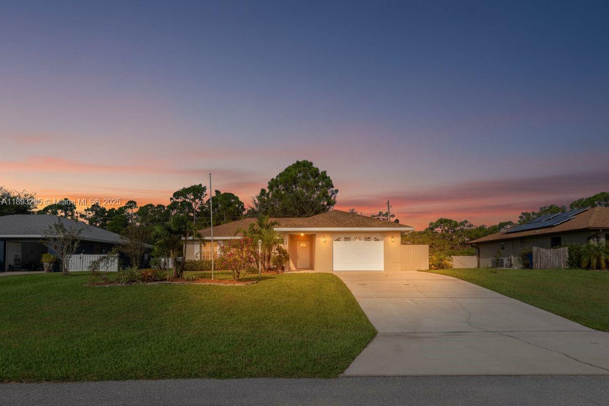 36 Quail Roost Road Lake Placid, FL 33852 - Photo 4 of 48 a front view of a house with a yard