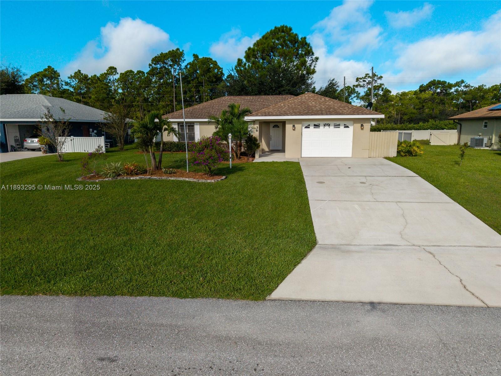 36 Quail Roost Road Lake Placid, FL 33852 - Photo 5 of 48 front view of a house with a yard