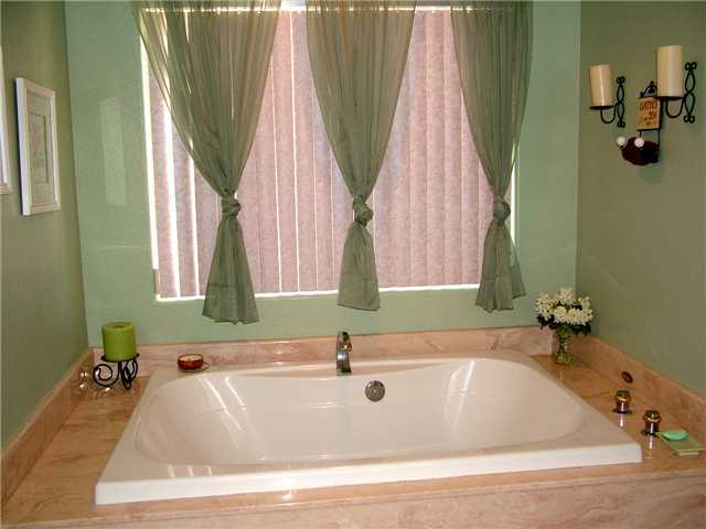 2857 Echo Valley Road Jamul, CA 91935 - Photo 14 of 18 Master bath