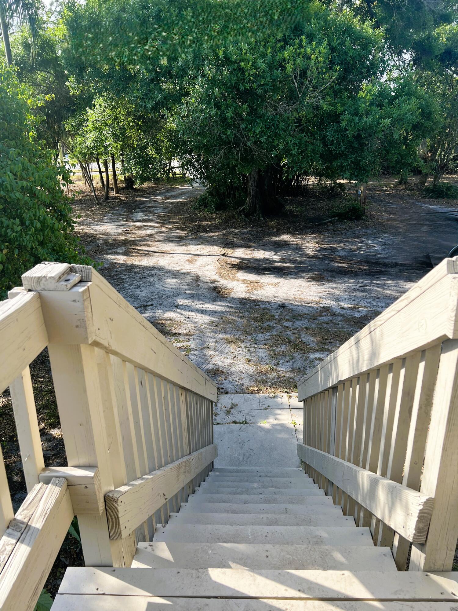 8170 Okeechobee Road Fort Pierce, FL 34945 - Photo 11 of 12 Entry