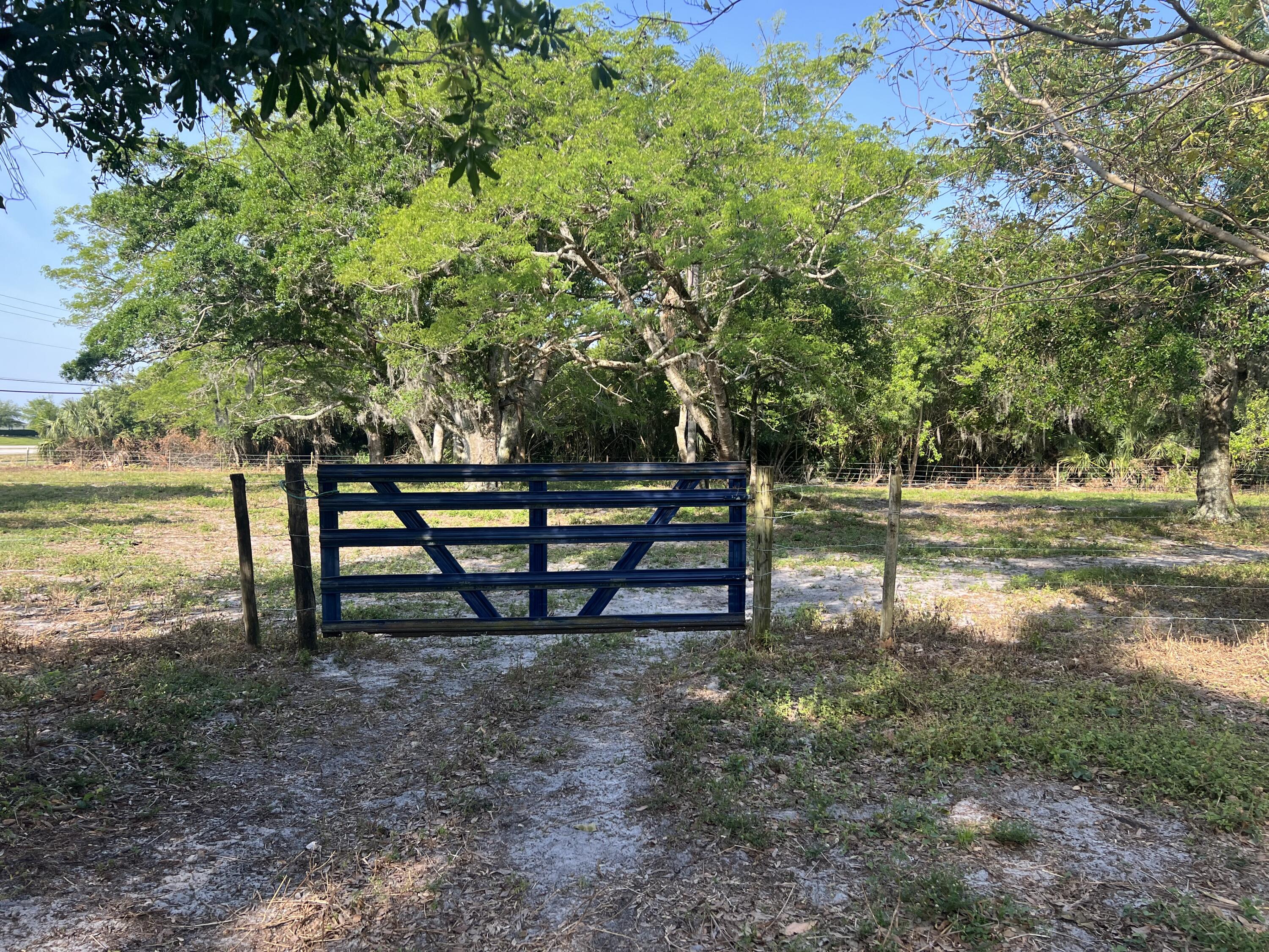 8170 Okeechobee Road Fort Pierce, FL 34945 - Photo 4 of 12 IMG_0467