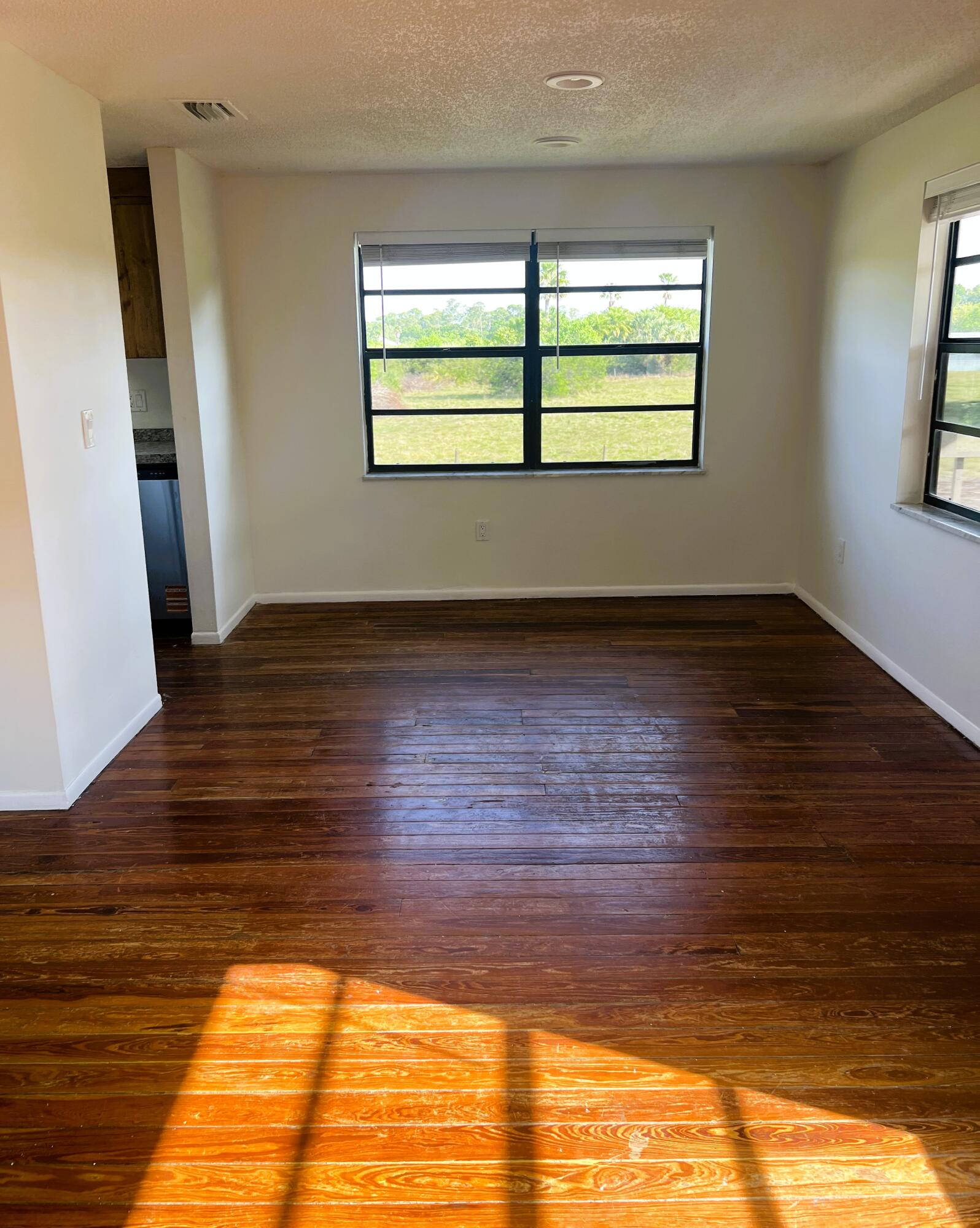 8170 Okeechobee Road Fort Pierce, FL 34945 - Photo 10 of 12 Dining Area
