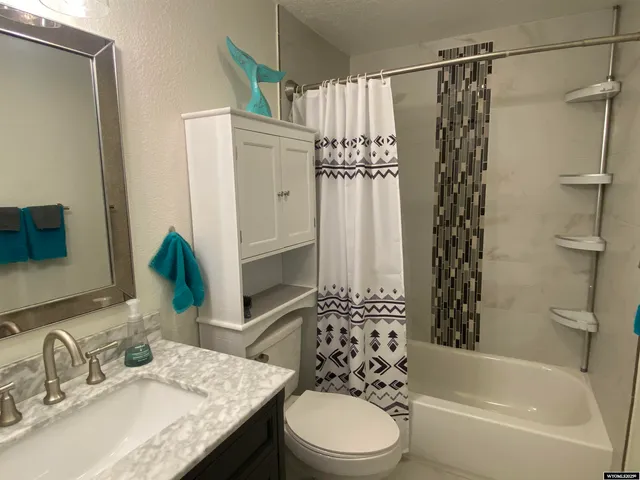 $299,900 | 1009 Continental Street, Rock Springs, WY 82901