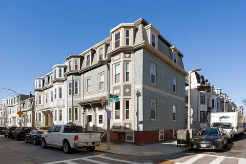 $630,000 | 117 M Street, Unit 3, Boston, MA 02127
