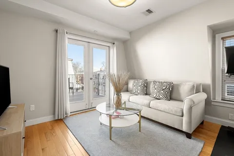 $630,000 | 117 M Street, Unit 3, Boston, MA 02127