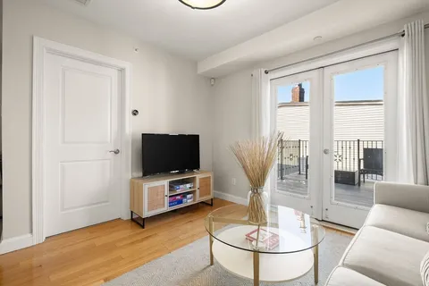 $630,000 | 117 M Street, Unit 3, Boston, MA 02127