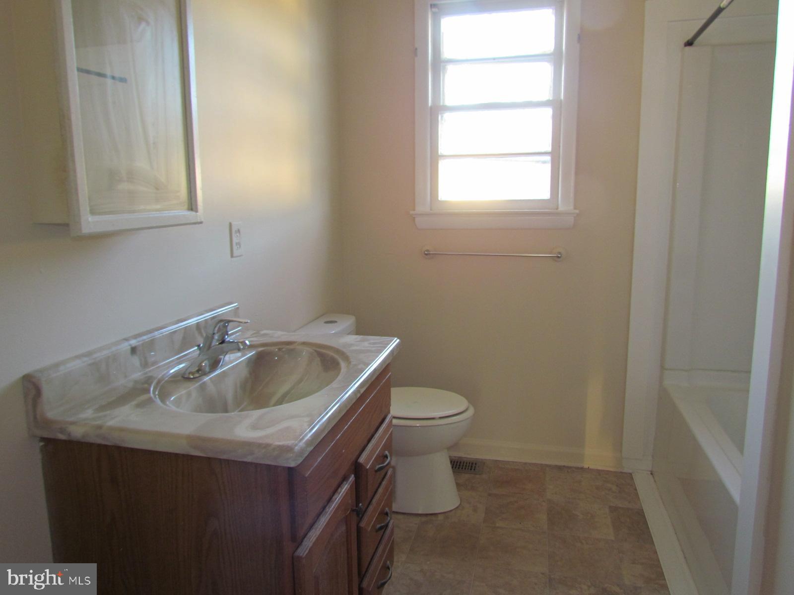 44868 Blake Creek Road, Unit 4 Leonardtown, MD 20650 - Photo 7 of 8 Bath w/ Tub Shower