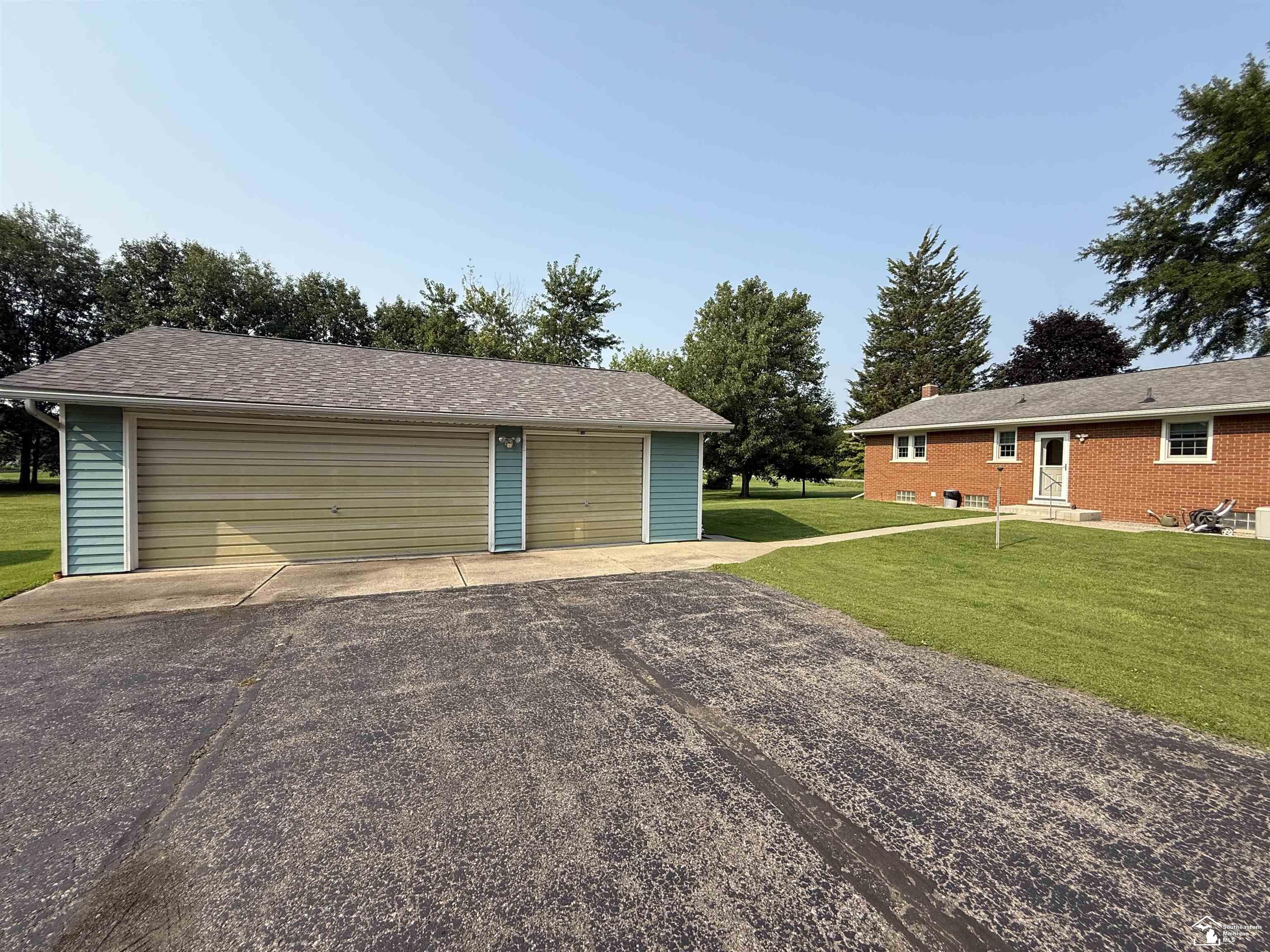 11595 Grafton Road Carleton, MI 48117 - Photo 31 of 43