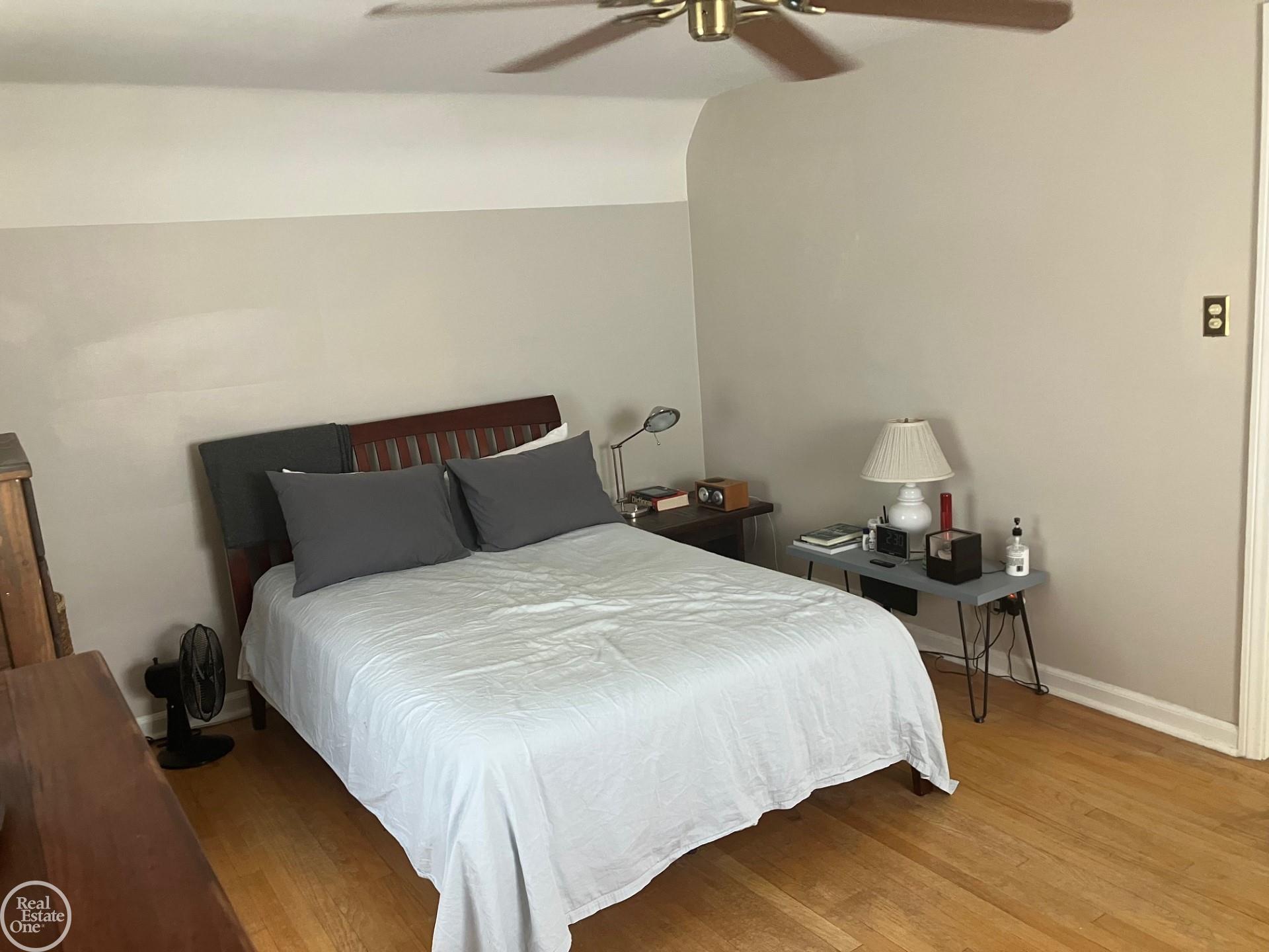 421 Cloverly Road Grosse Pointe, MI 48236 - Photo 23 of 31 50113463-22.JPG