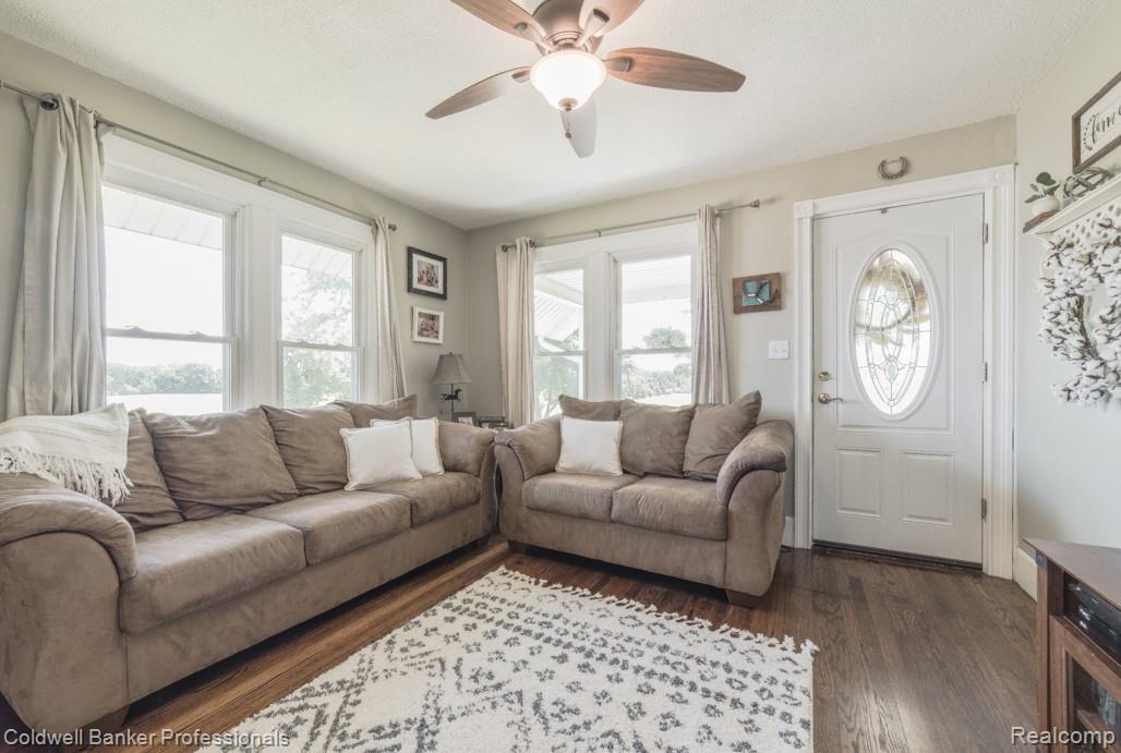 3626 West Oregon Road Lapeer, MI 48446 - Photo 7 of 63 3626 W Oregon-7.jpg