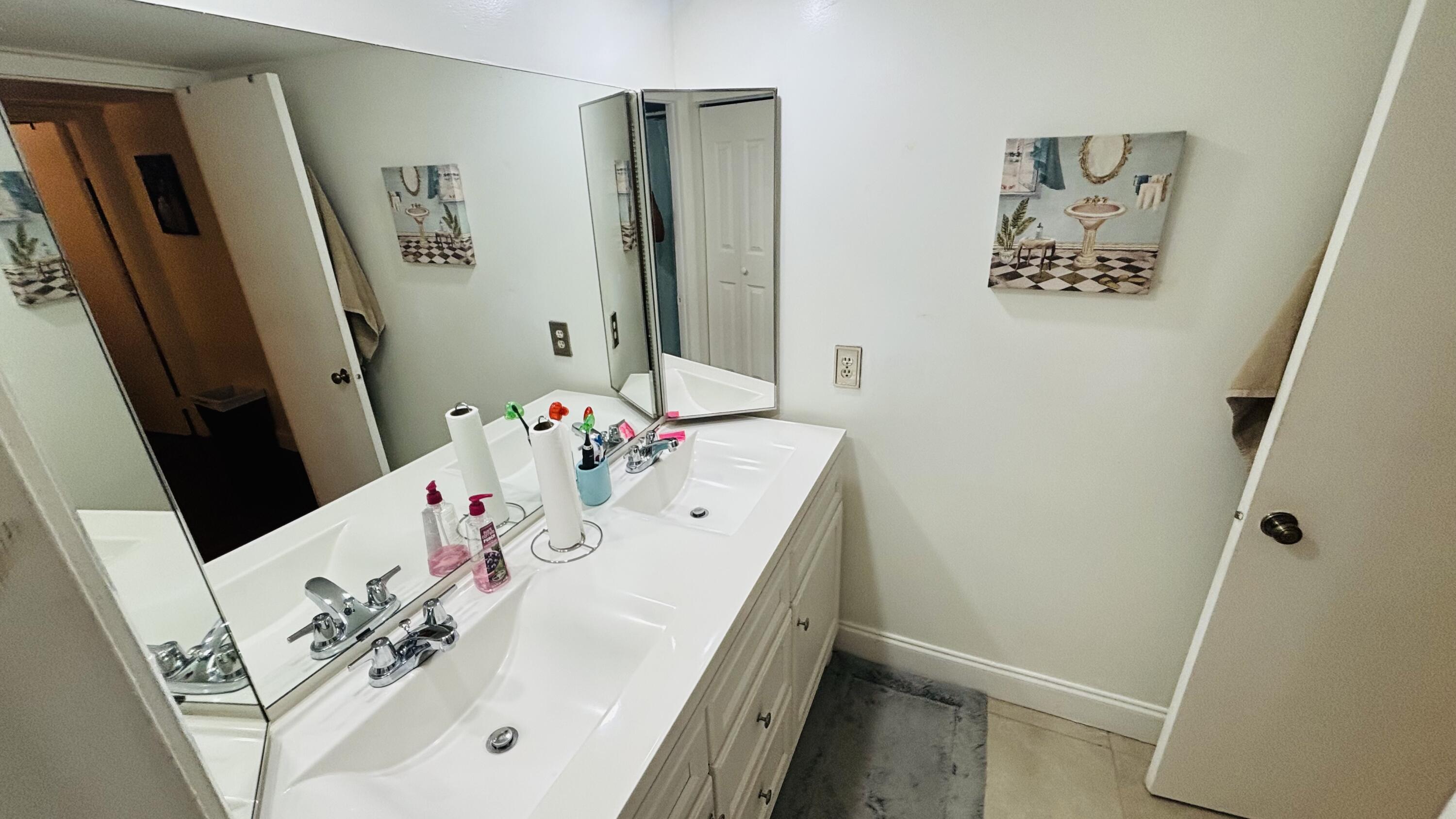 245 Woodland Road Palm Springs, FL 33461 - Photo 7 of 12 Bathroom 1