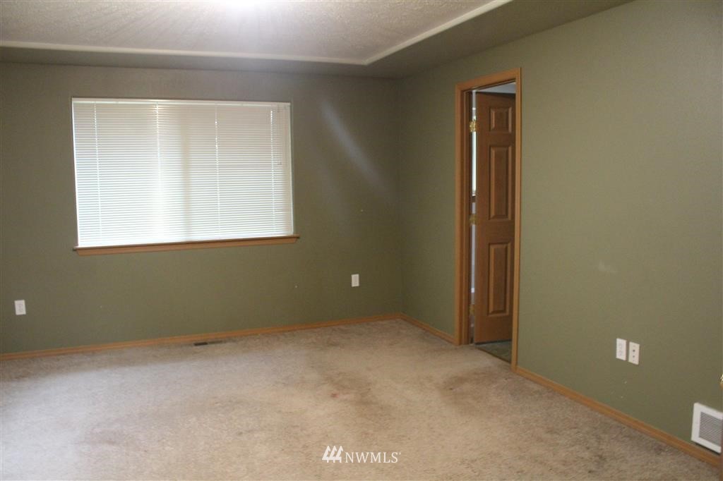 331 Larson Road Silver Creek, WA 98585 - Photo 11 of 19 Gallery Image 11