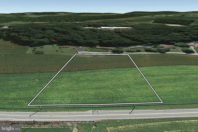 a view of a tennis court