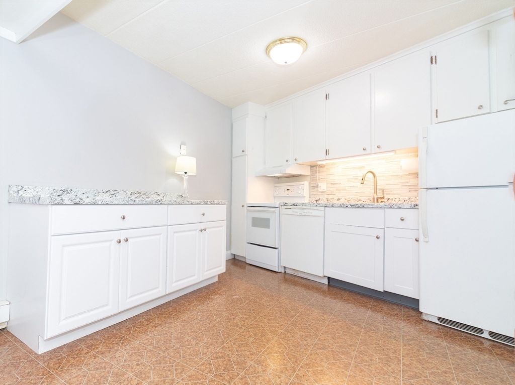 147 Turner Road, Unit 80 Holliston, MA 01746 - Photo 12 of 27 Gallery Image 12