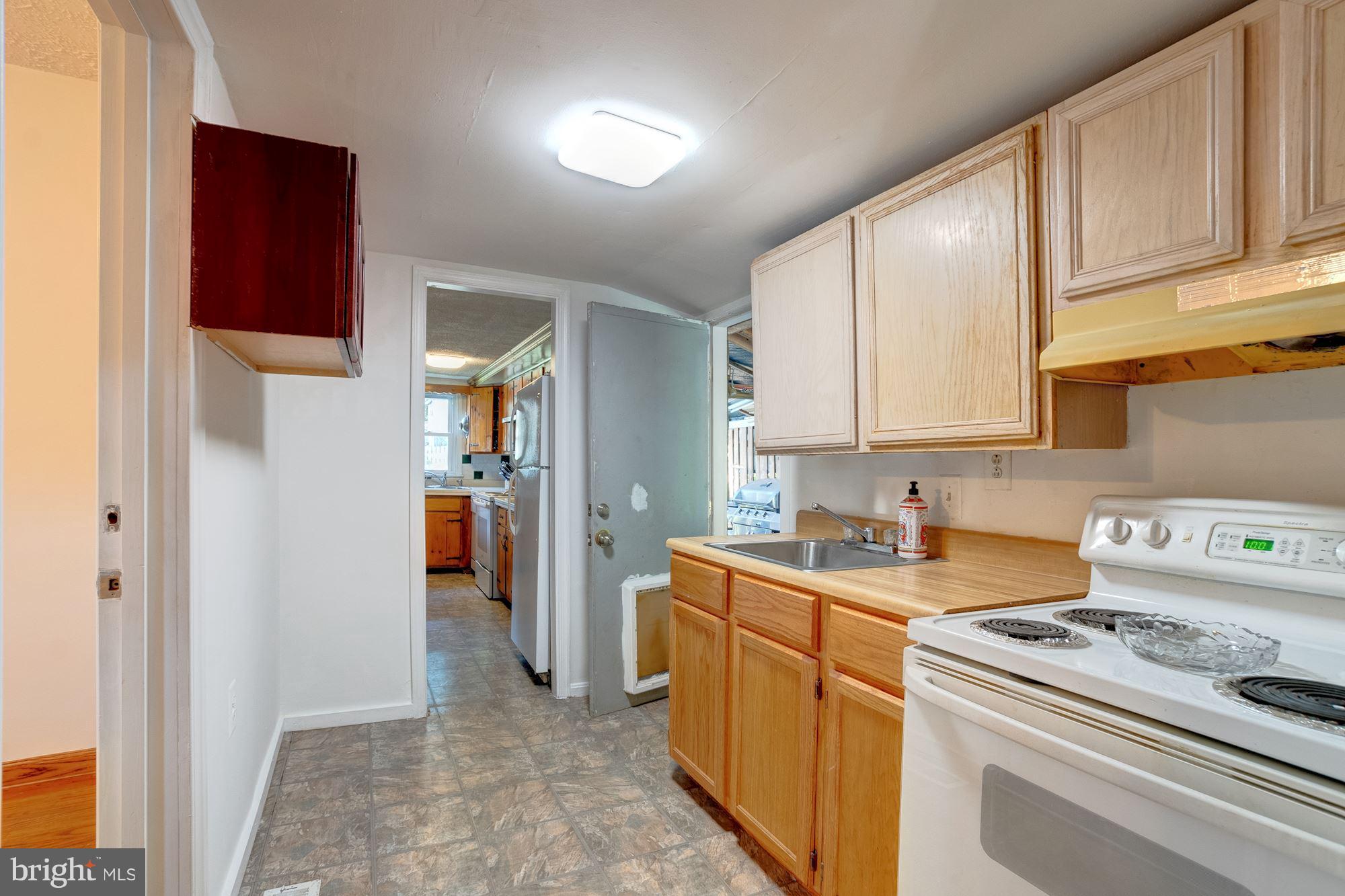 7740 Frederick Road Hyattsville, MD 20784 - Photo 19 of 30 Kitchen